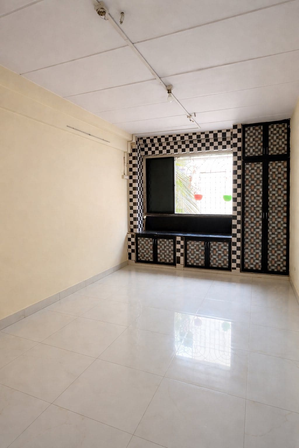 1 RK Flat Available for rent in Ekta Nagar, Malad West (Prime Location)